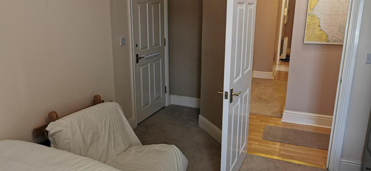 Flat 12 Sebastian Court - 2 Beds With A Four Poster Appartement Scarborough